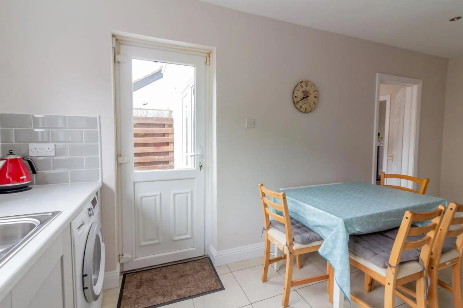 Penzion Guestready - A Charming Place Near Golf Centre Dublin